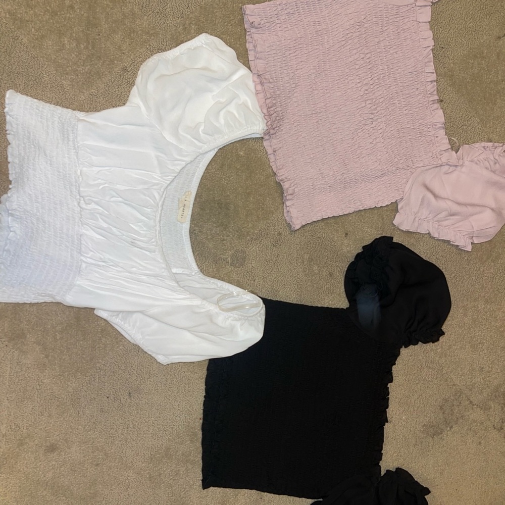 BUDLE!!!! PUFFY SLEEVED CROP TOPS